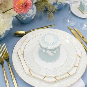 NEW Box Wedgwood Gio 22 Kt Gold Accent Plate Fine Bone China